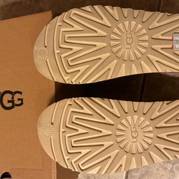 UGG Brown Goldenstar Platform Sandals - Picture 6 of 10